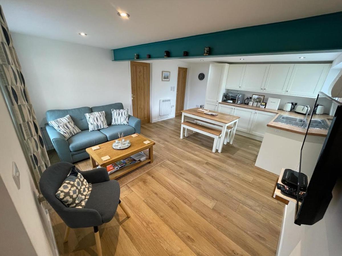 Lovely Ground Floor Apartment In Quiet Village 엑서터 외부 사진